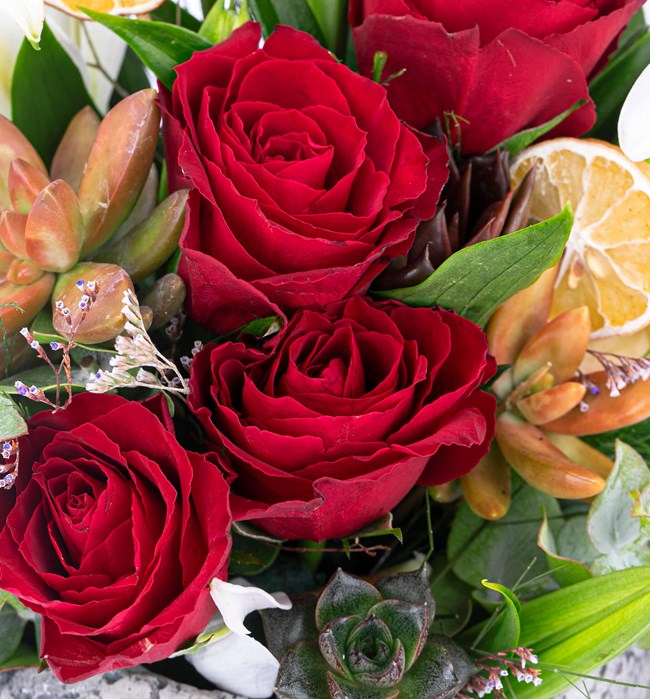 Akira Serisi Kırmızı Gül ve Lilyum Tasarım